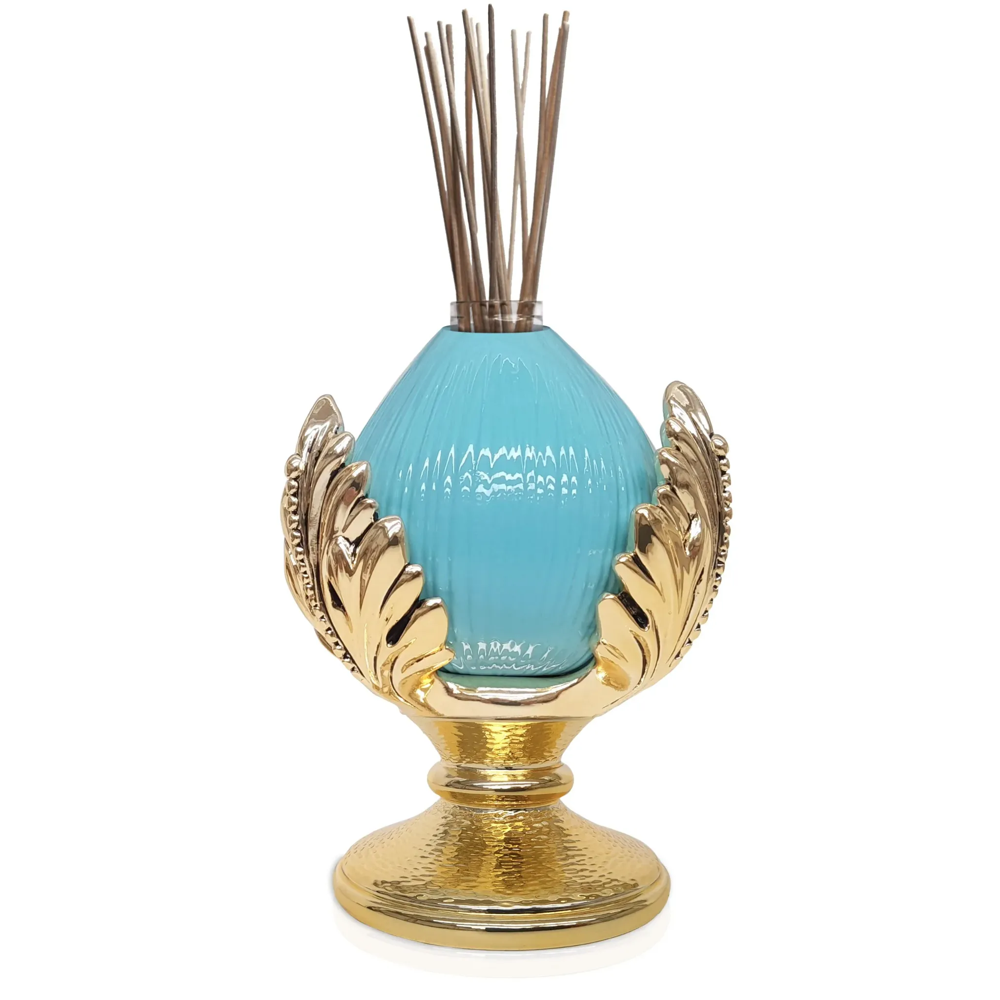Profumatore ambiente turchese con base oro Bagutta, vaso decorativo con bastoncini in stile elegante.