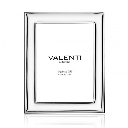 Cornice portafoto Valenti Argenti codice 52134/4L in argento laminato Miro-Silver con finitura liscia e lucida e retro in legno marrone, adatta a fotografie formato 13x18 cm.
