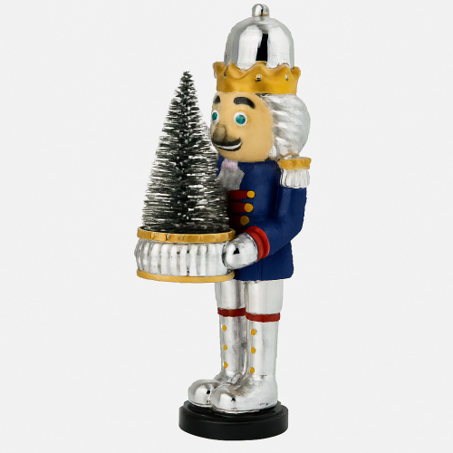 Schiaccianoci decorativo Bagutta in divisa blu e argento con dettagli oro, raffigurato mentre regge un albero di Natale stilizzato